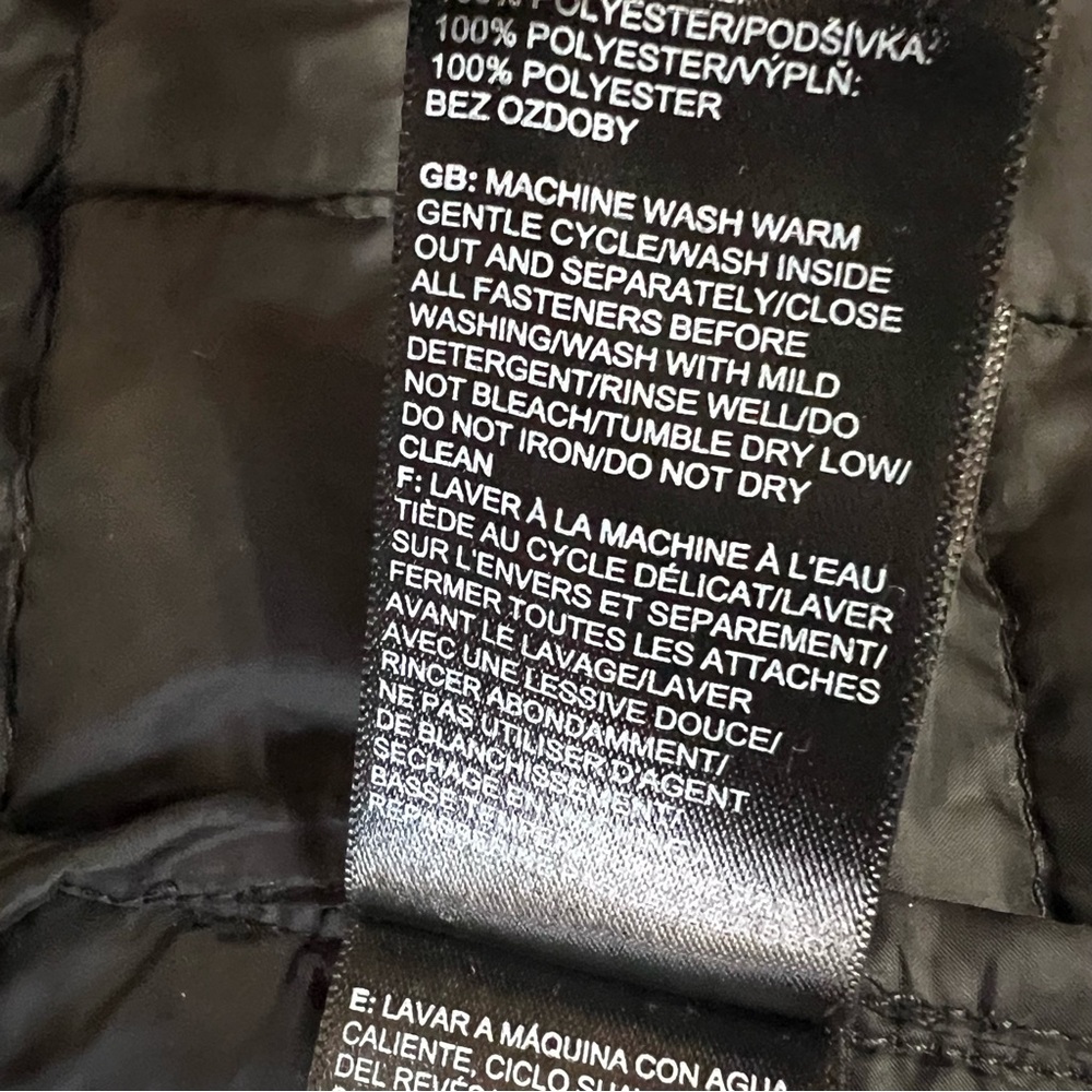 The North Face Thermoball Puffer Vest Womens M Black Quilted Outdoor Gorpcore - Picture 9 of 10